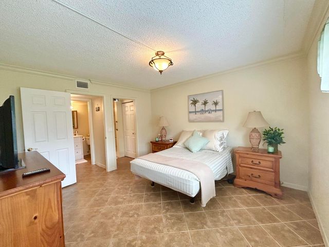 131 LAKE PINE Circle D-1, Greenacres, FL 33463