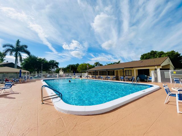 131 LAKE PINE Circle D-1, Greenacres, FL 33463