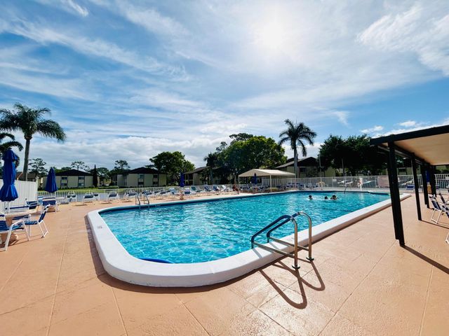 131 LAKE PINE Circle D-1, Greenacres, FL 33463