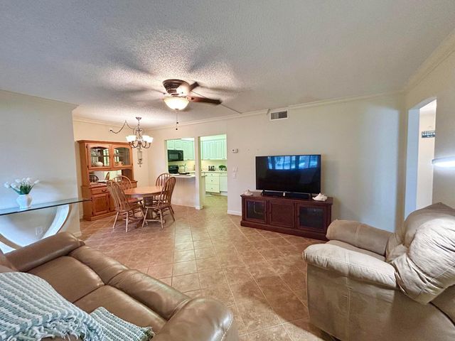131 LAKE PINE Circle D-1, Greenacres, FL 33463