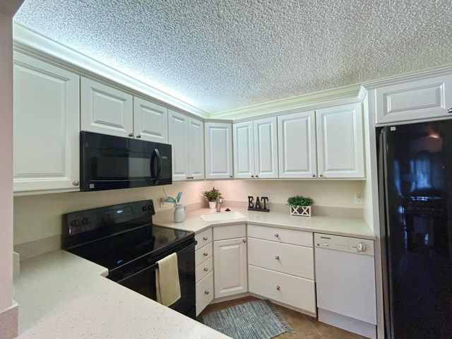 131 LAKE PINE Circle D-1, Greenacres, FL 33463