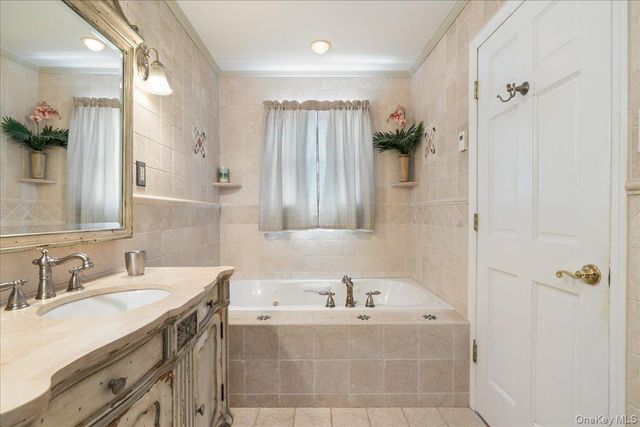 6 Wall Street, Farmingdale, NY 11735