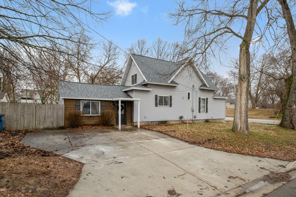205 Arlington Street, Middleville, MI 49333