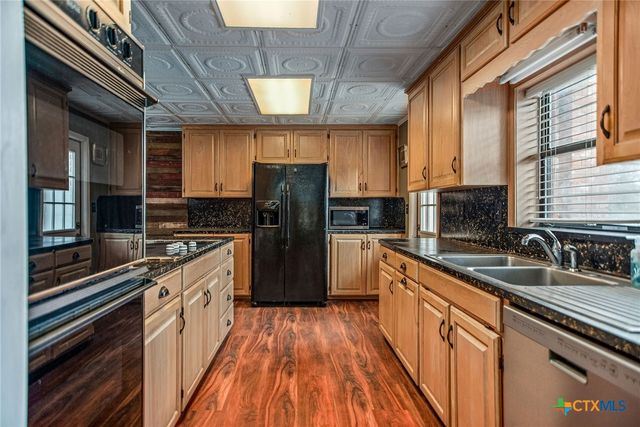 363 Kolle Street, Inez, TX 77968