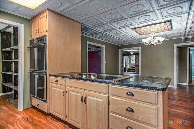 363 Kolle Street, Inez, TX 77968