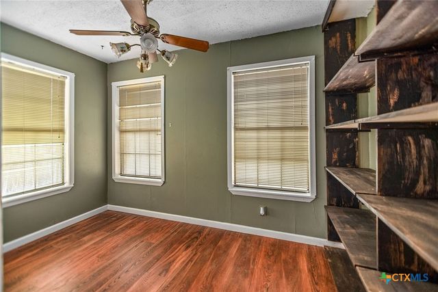 363 Kolle Street, Inez, TX 77968