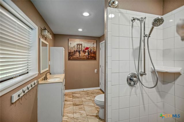 363 Kolle Street, Inez, TX 77968