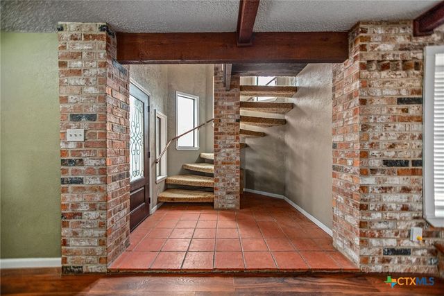 363 Kolle Street, Inez, TX 77968