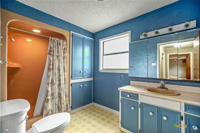 363 Kolle Street, Inez, TX 77968