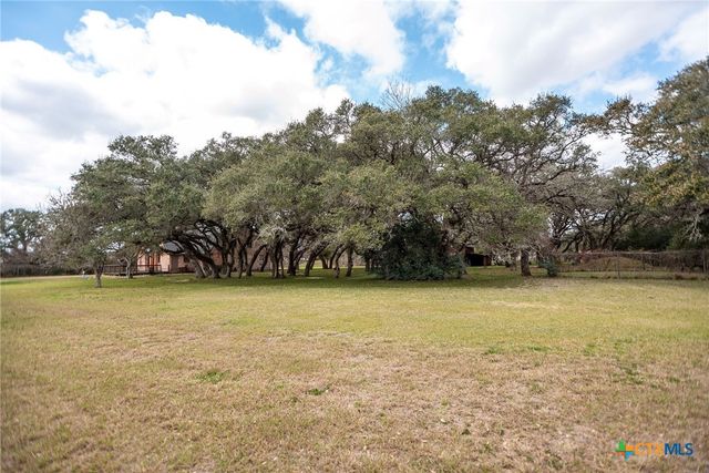 363 Kolle Street, Inez, TX 77968