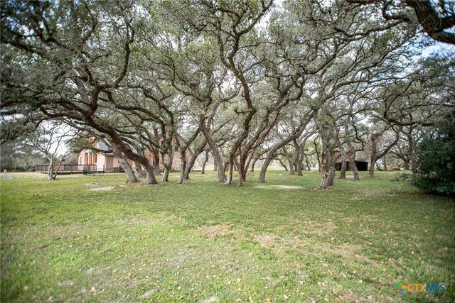 363 Kolle Street, Inez, TX 77968