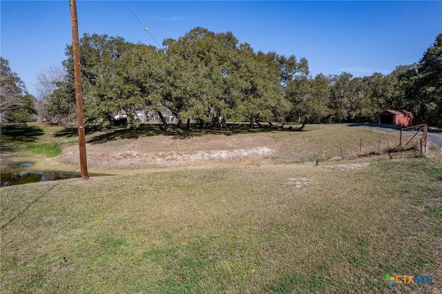 363 Kolle Street, Inez, TX 77968