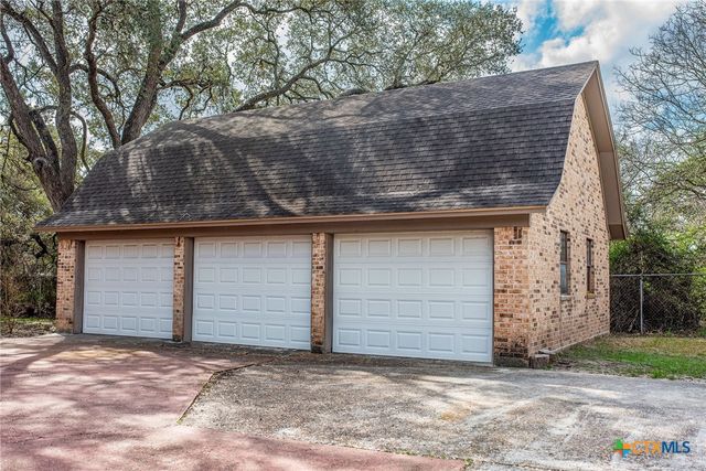 363 Kolle Street, Inez, TX 77968