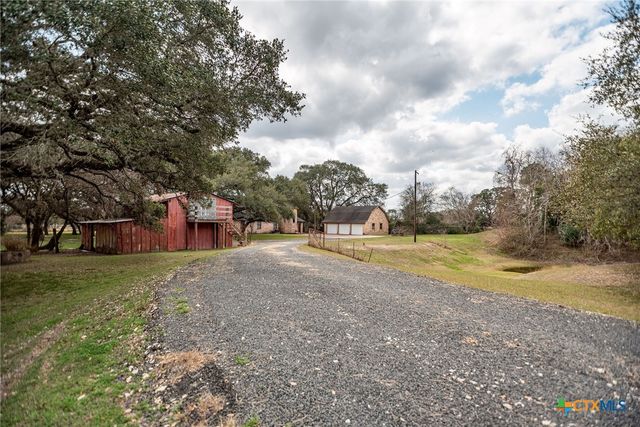 363 Kolle Street, Inez, TX 77968