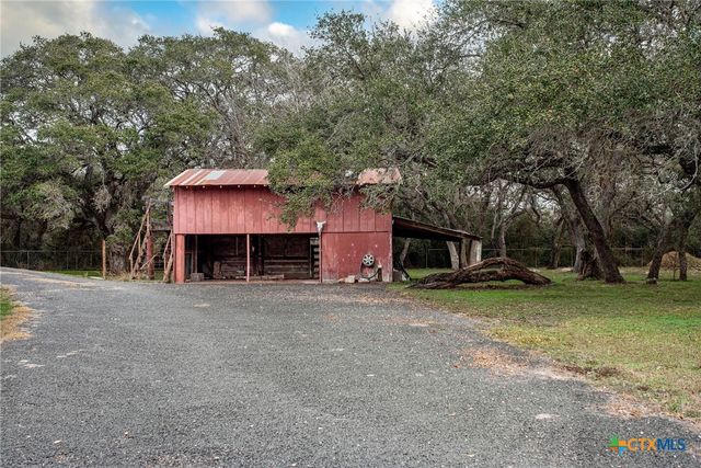 363 Kolle Street, Inez, TX 77968