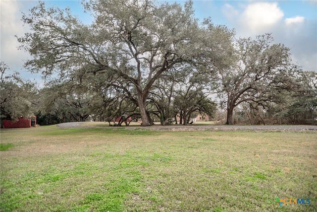 363 Kolle Street, Inez, TX 77968