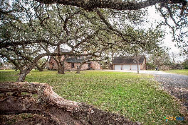 363 Kolle Street, Inez, TX 77968