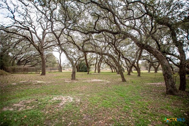 363 Kolle Street, Inez, TX 77968