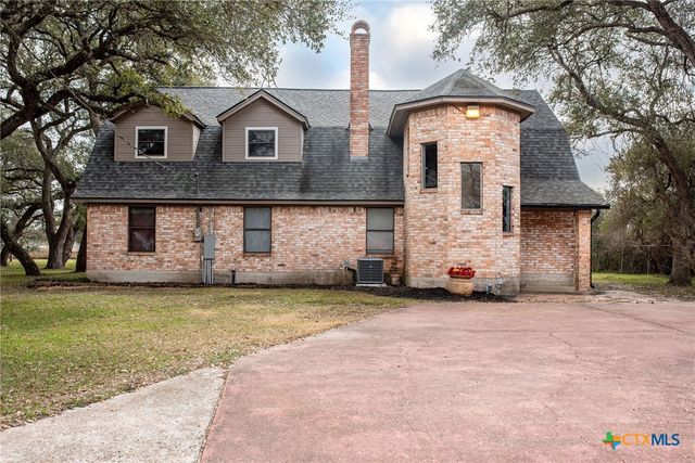 363 Kolle Street, Inez, TX 77968