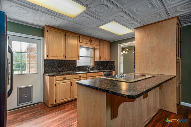 363 Kolle Street, Inez, TX 77968