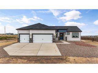 943 E Moonbeam Dr, Pueblo West, CO 81007
