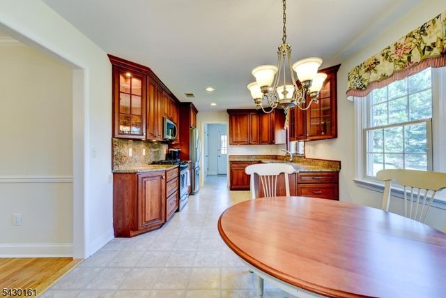 445 Brookview Ct, Branchburg Twp., NJ 08876