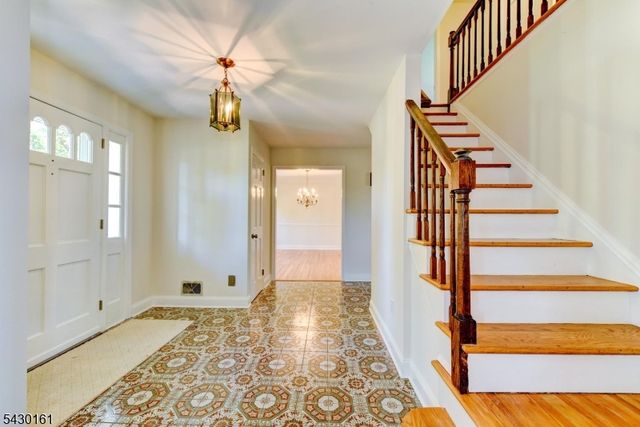 445 Brookview Ct, Branchburg Twp., NJ 08876