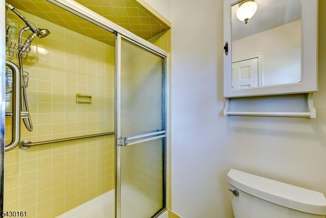 445 Brookview Ct, Branchburg Twp., NJ 08876
