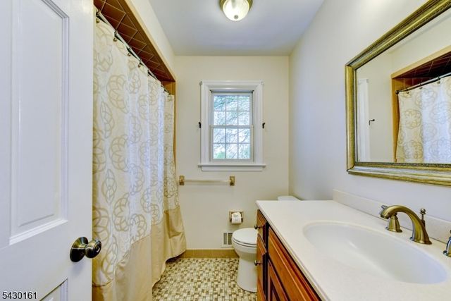 445 Brookview Ct, Branchburg Twp., NJ 08876