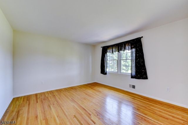 445 Brookview Ct, Branchburg Twp., NJ 08876