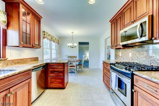 445 Brookview Ct, Branchburg Twp., NJ 08876