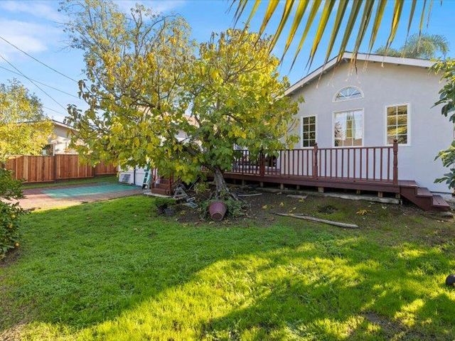 18255 McCoy Ave, Saratoga, CA 95070
