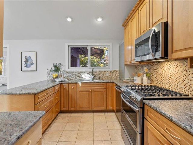 18255 McCoy Ave, Saratoga, CA 95070