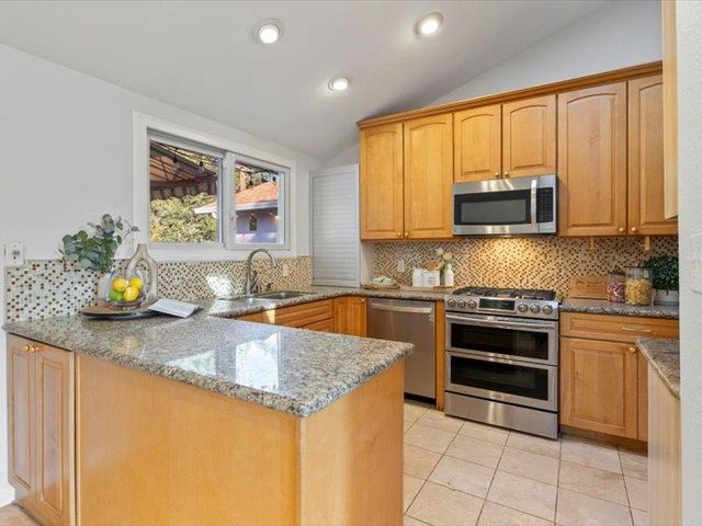 18255 McCoy Ave, Saratoga, CA 95070