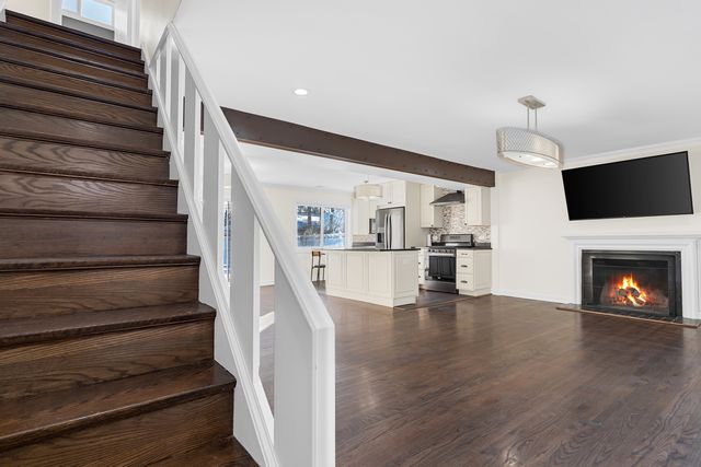 3225 Illinois Road, Wilmette, IL 60091