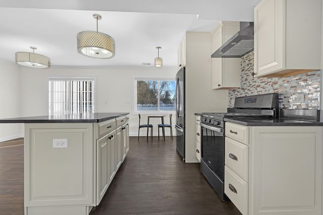 3225 Illinois Road, Wilmette, IL 60091