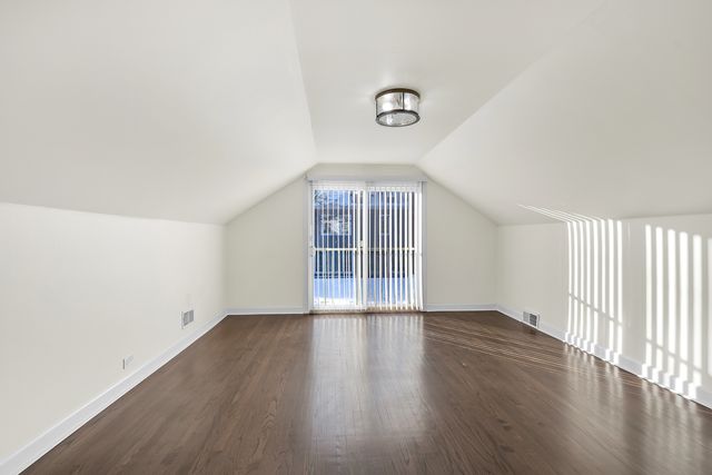 3225 Illinois Road, Wilmette, IL 60091