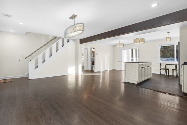 3225 Illinois Road, Wilmette, IL 60091