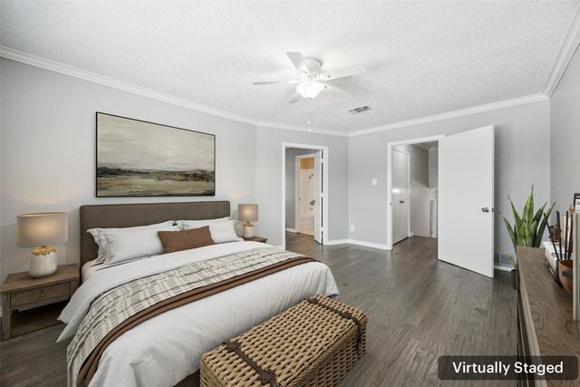 207 E Harwood Road 14, Euless, TX 76039