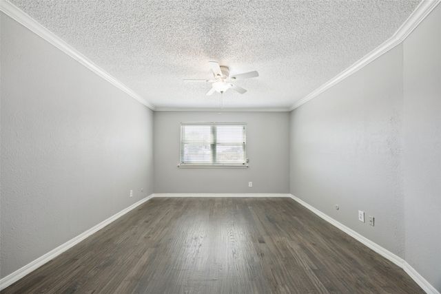207 E Harwood Road 14, Euless, TX 76039