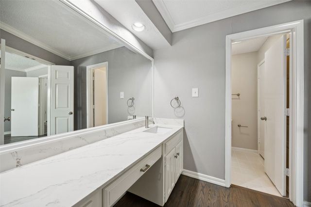 207 E Harwood Road 14, Euless, TX 76039