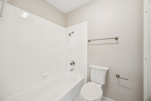 207 E Harwood Road 14, Euless, TX 76039