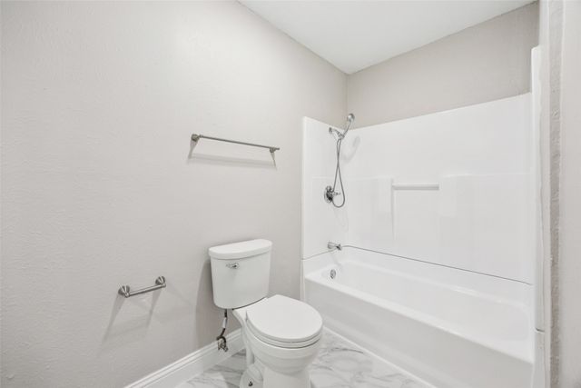 207 E Harwood Road 14, Euless, TX 76039