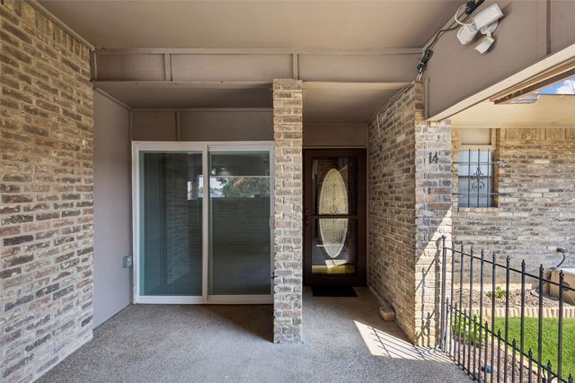 207 E Harwood Road 14, Euless, TX 76039