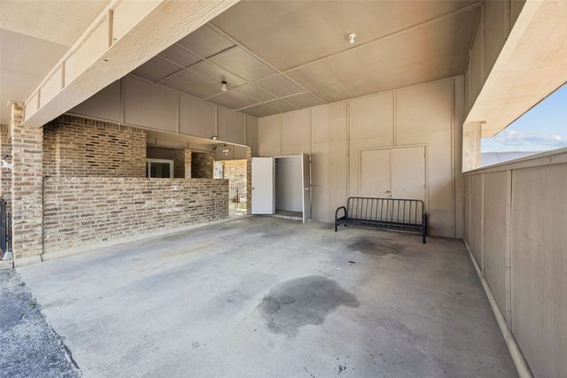 207 E Harwood Road 14, Euless, TX 76039