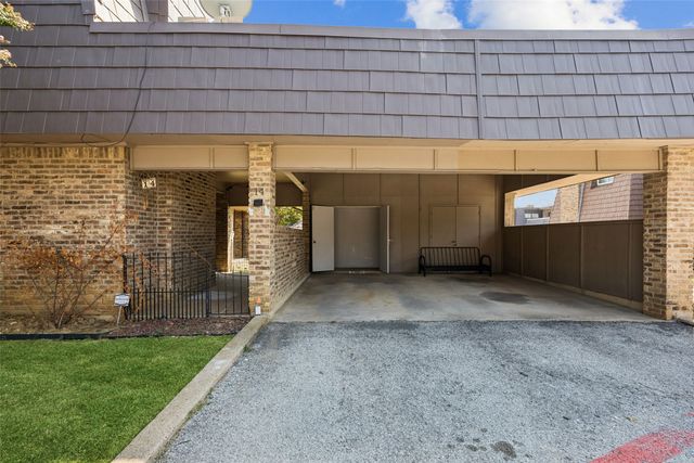 207 E Harwood Road 14, Euless, TX 76039
