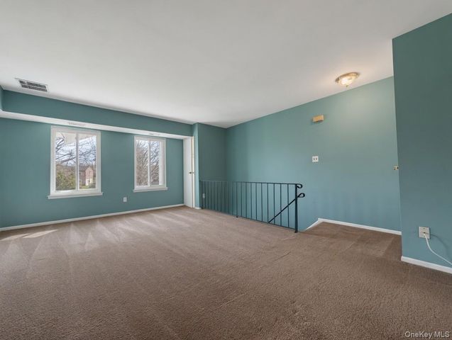 8 Redwood Court 8, Coram, NY 11727