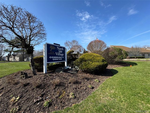 8 Redwood Court 8, Coram, NY 11727