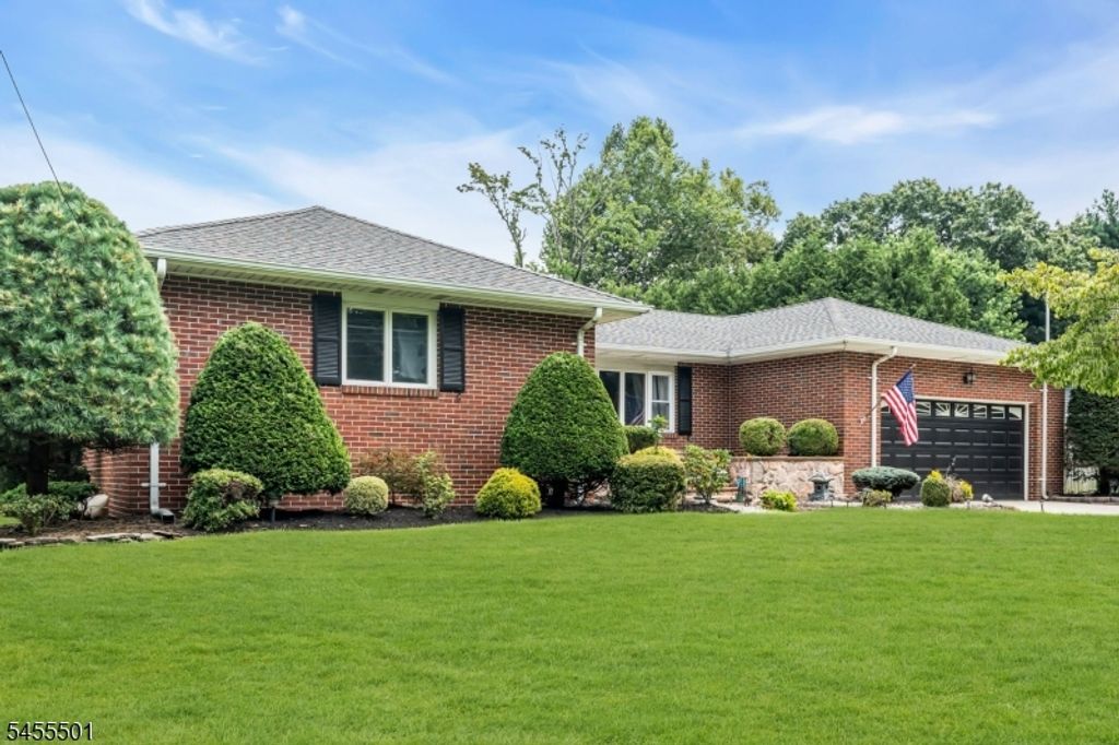 158 Hardenburg Ln, East Brunswick Twp., NJ 08816 — exterior