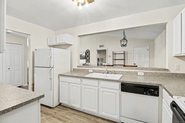 52328 Heatherstone Avenue, Macomb Twp, MI 48042